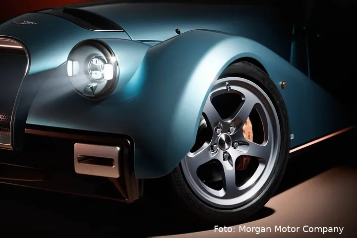 https___hypebeast.com_image_2026_04_23_morgan-supersport-400-power-bmw-engine-13