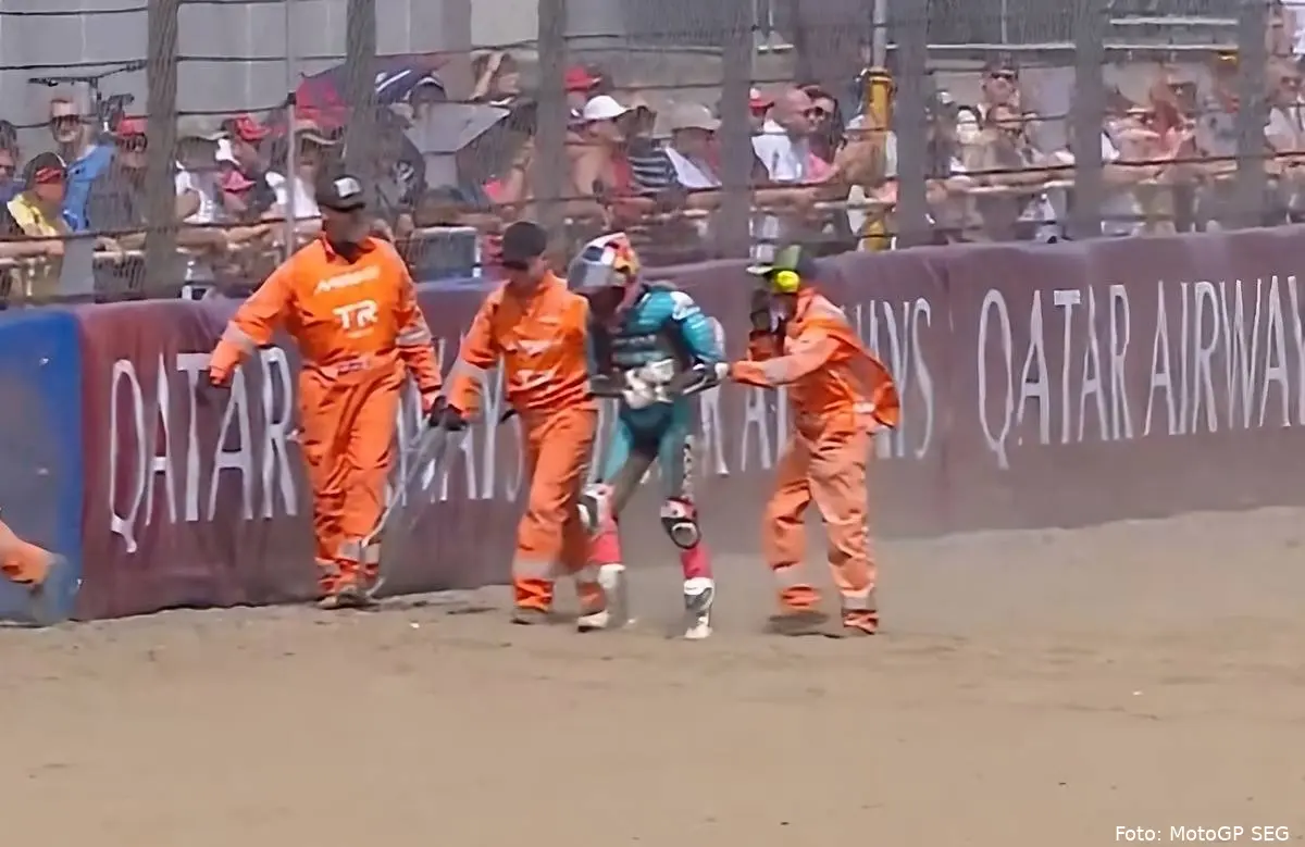 quiles-crash-moto3-q2-silverstone-1