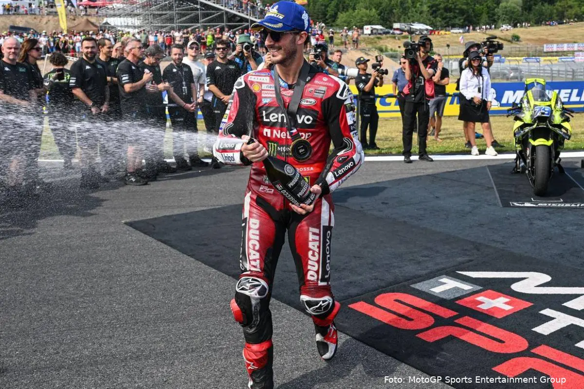 Pecco Bagnaia festeggia la vittoria nella Sprint MotoGP a Brno