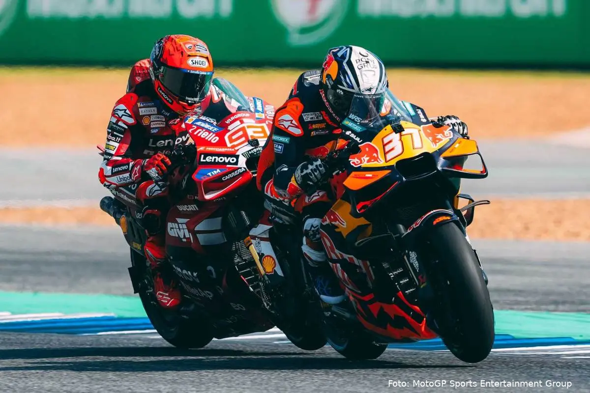 Marc Marquez e Pedro Acosta piloti MotoGP duellano in gara