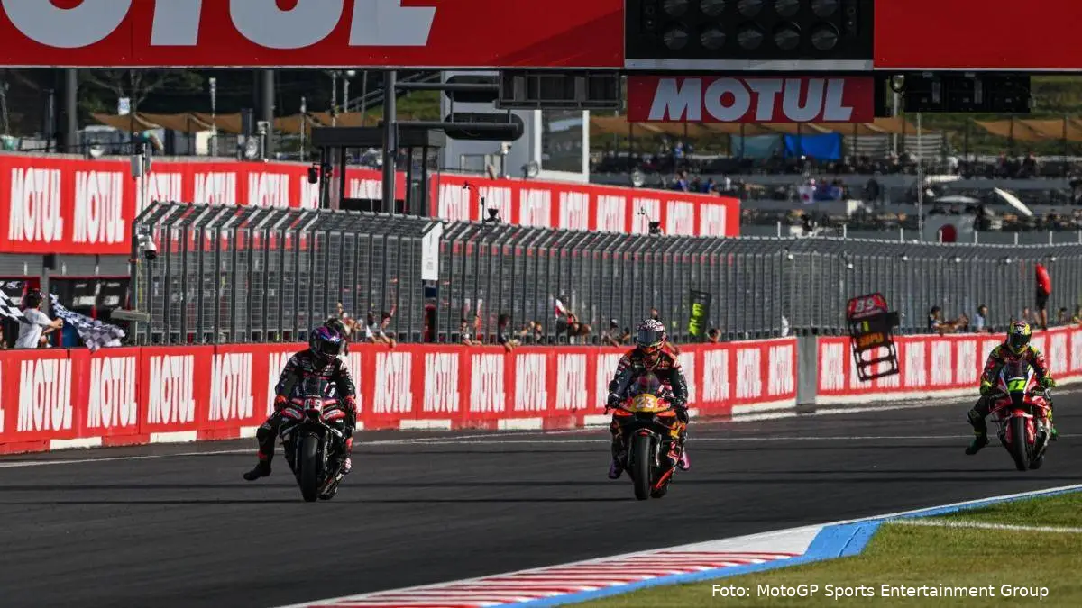 Jorge Martin, Enea Bastianini e Diogo Moreira al traguardo della Sprint MotoGP a Motegi