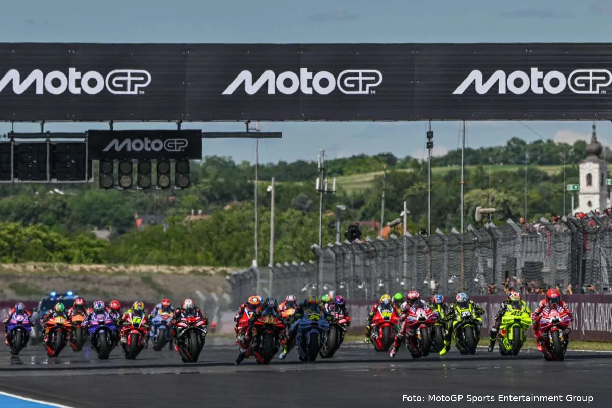 Piloti MotoGP sulla griglia di partenza della Gara al Balaton Park Circuit, Ungheria