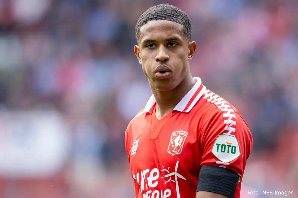 jayden oosterwolde fc twente ajax augustus 2021 grolsch veste