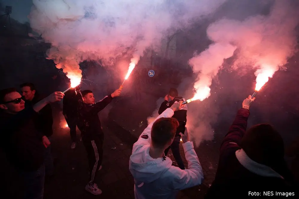 supporters heracles rode fakkels 2021