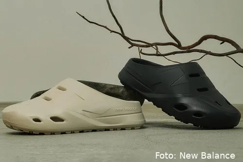 https hypebeastcom image 2022 06 new balance clog beige black sd5501iv release date 1