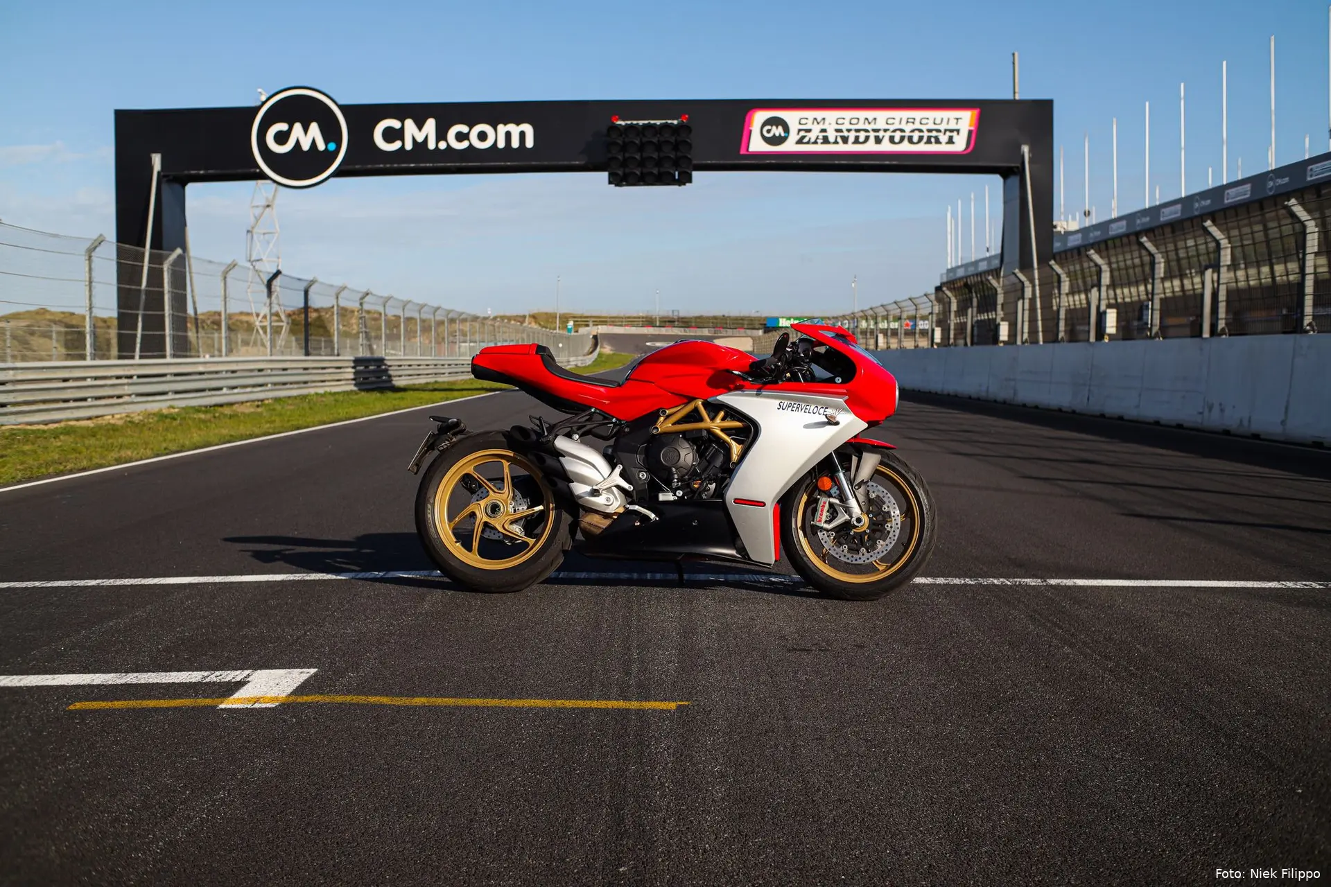 mv agusta superveloce fhm21