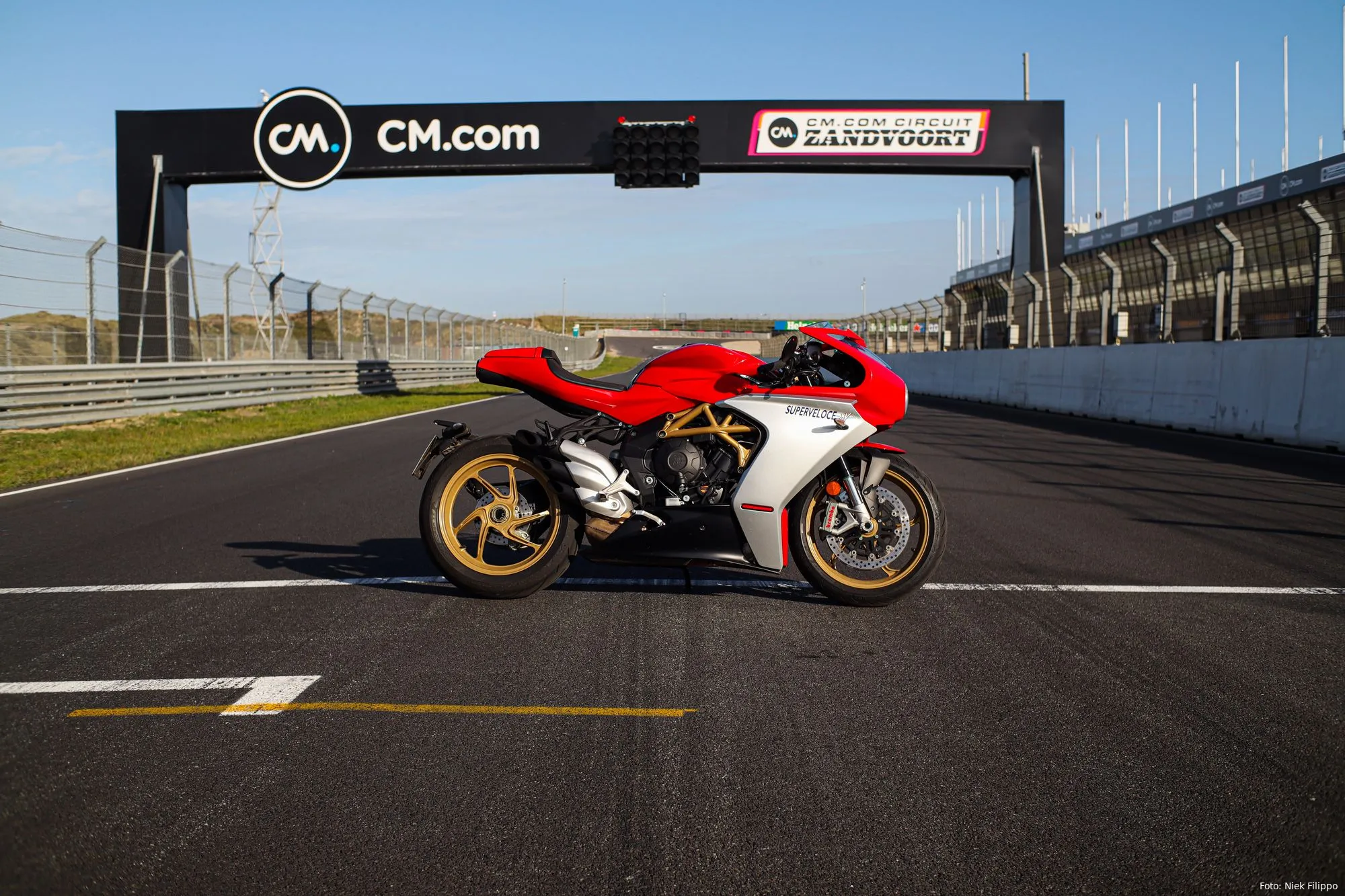 mv agusta superveloce fhm21