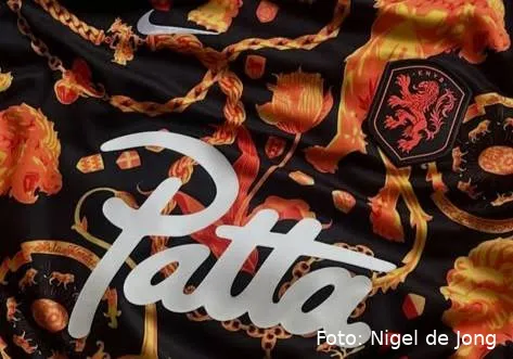 Warming up in style this summer! 🔥@patta_nl @knvb #NothingLikeOranje #AlaKondre