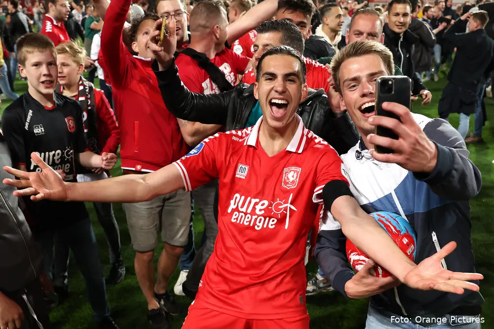 Zerrouki pitch invasion grolsch veste twente groningen 2022