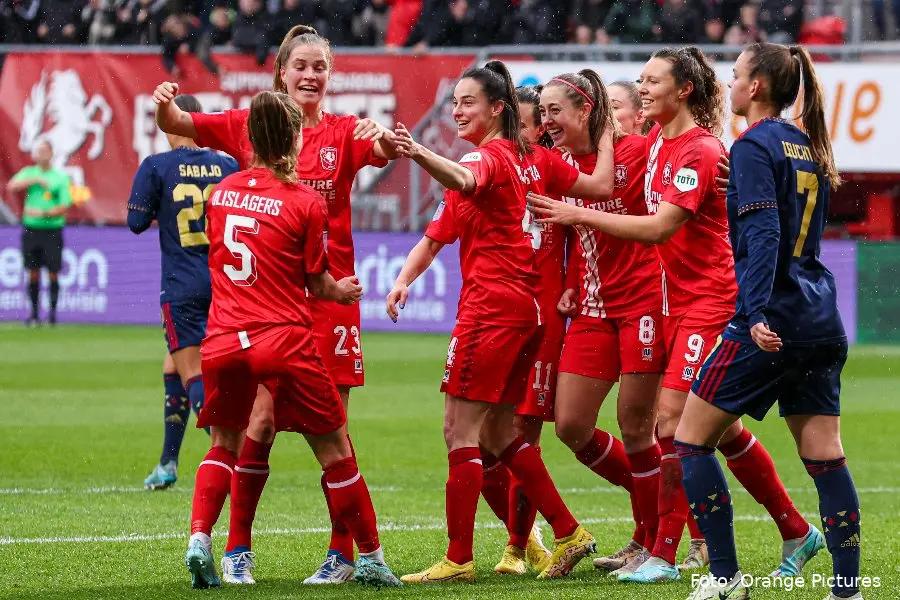 marisa olislagers suzanne giesen doelpunt goal juichen fc twente ajax de grolsch veste vrouwen eredivisie 2022 2023
