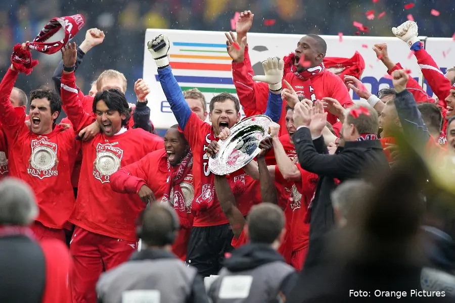 nac fc twente 2010 landskampioen schaal sander boschker nashat akram kenneth perez douglas steve mcclaren
