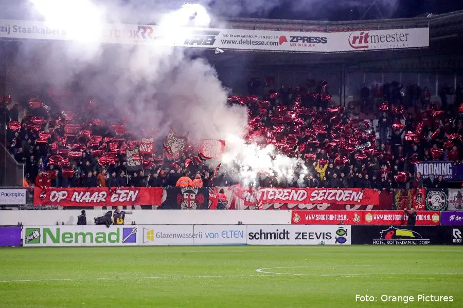 uitvak pyro sfeeractie sparta rotterdam fc twente het kasteel supporters fans op naar een schitterend seizoen