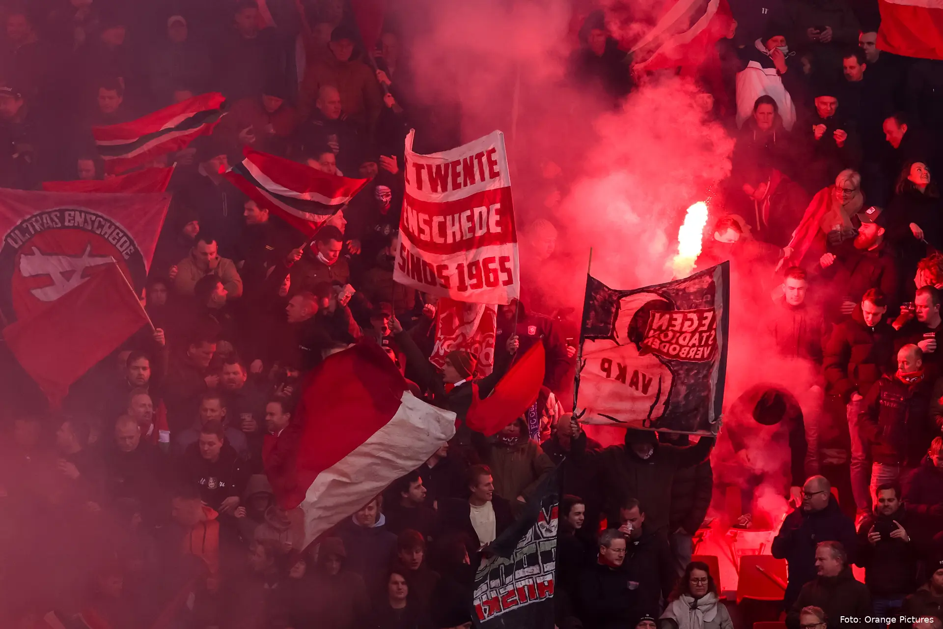 sfeeractie vak p pyro twente feyenoord 2023 enschede