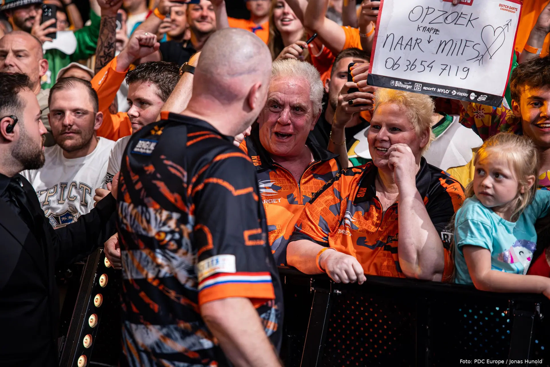 et7 van barneveld v menzies 17