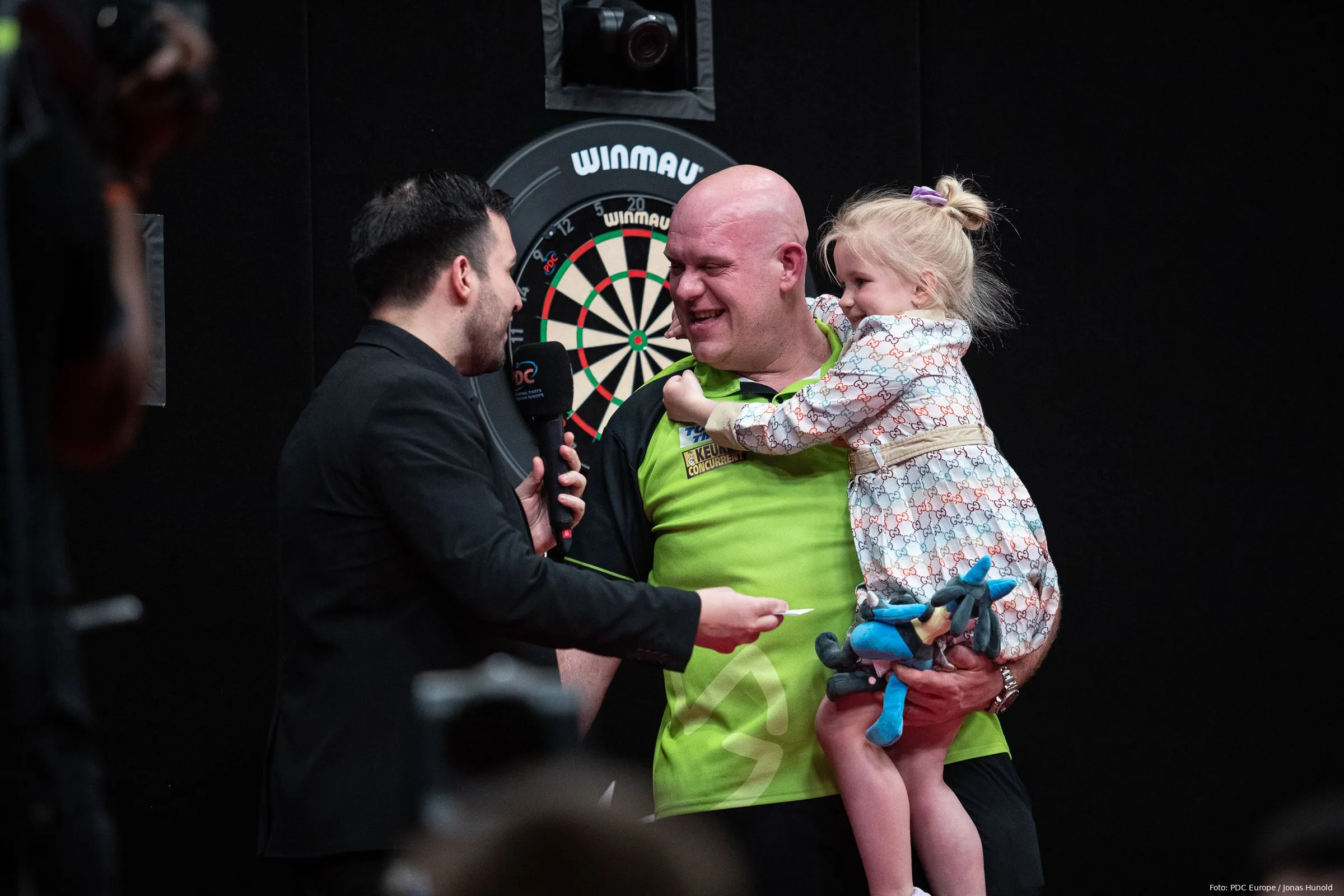 michael van gerwen en zoe podium leeuwarden