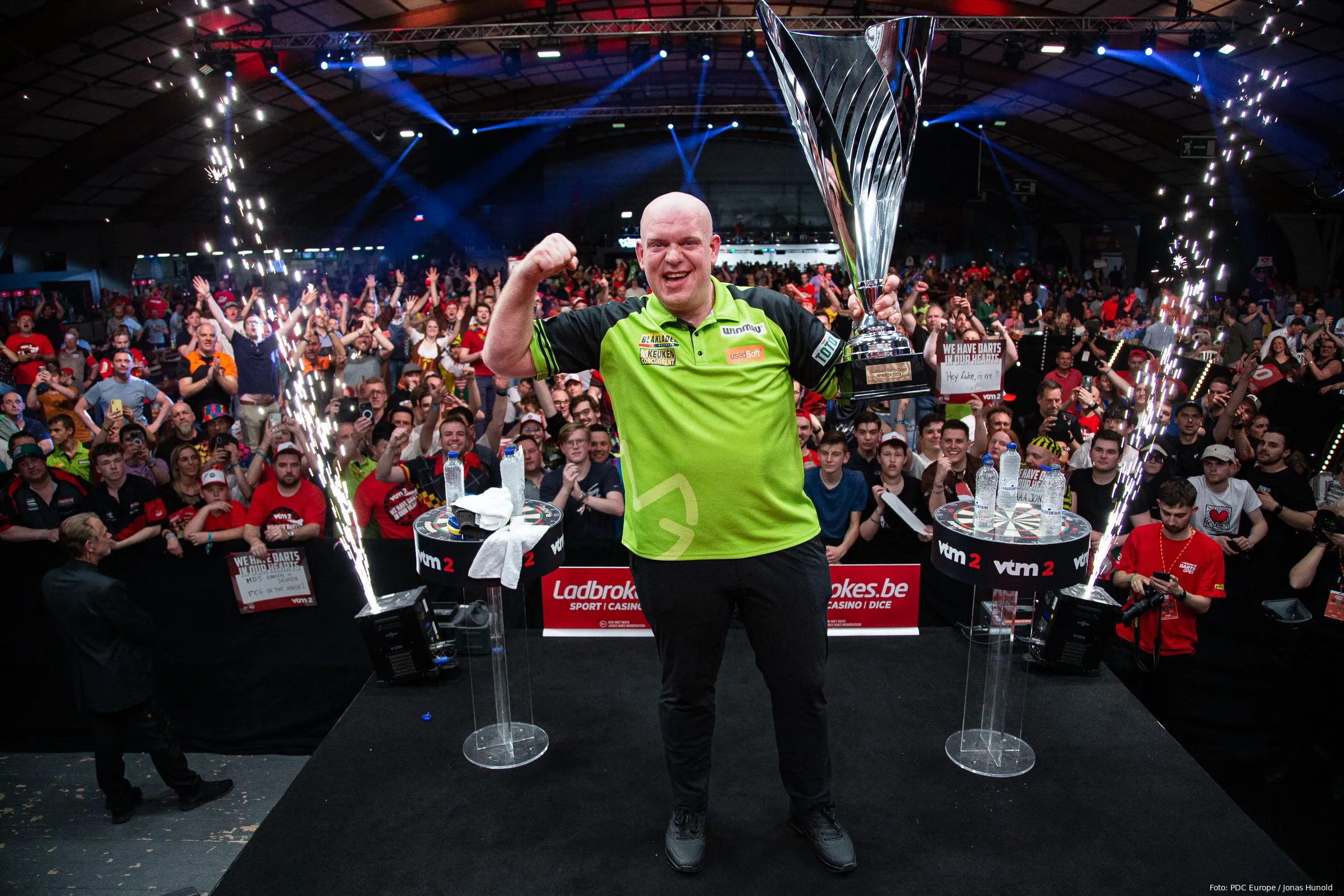 michael van gerwen winnaar belgium darts 2023 eurotour publiek