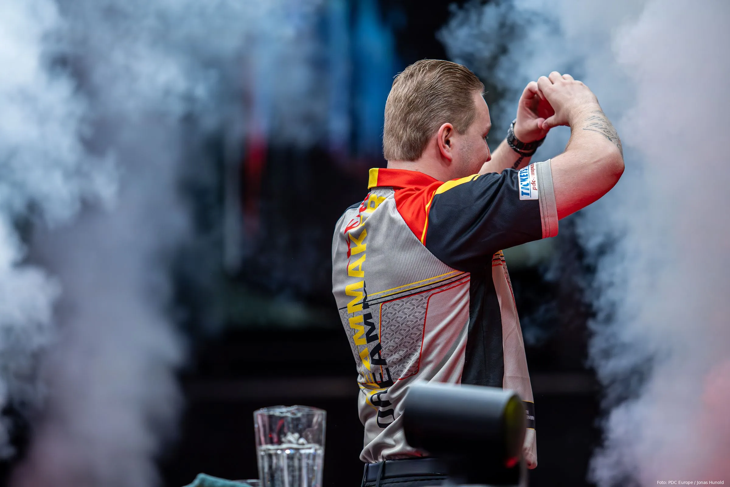 et8 van den bergh v meikle 7