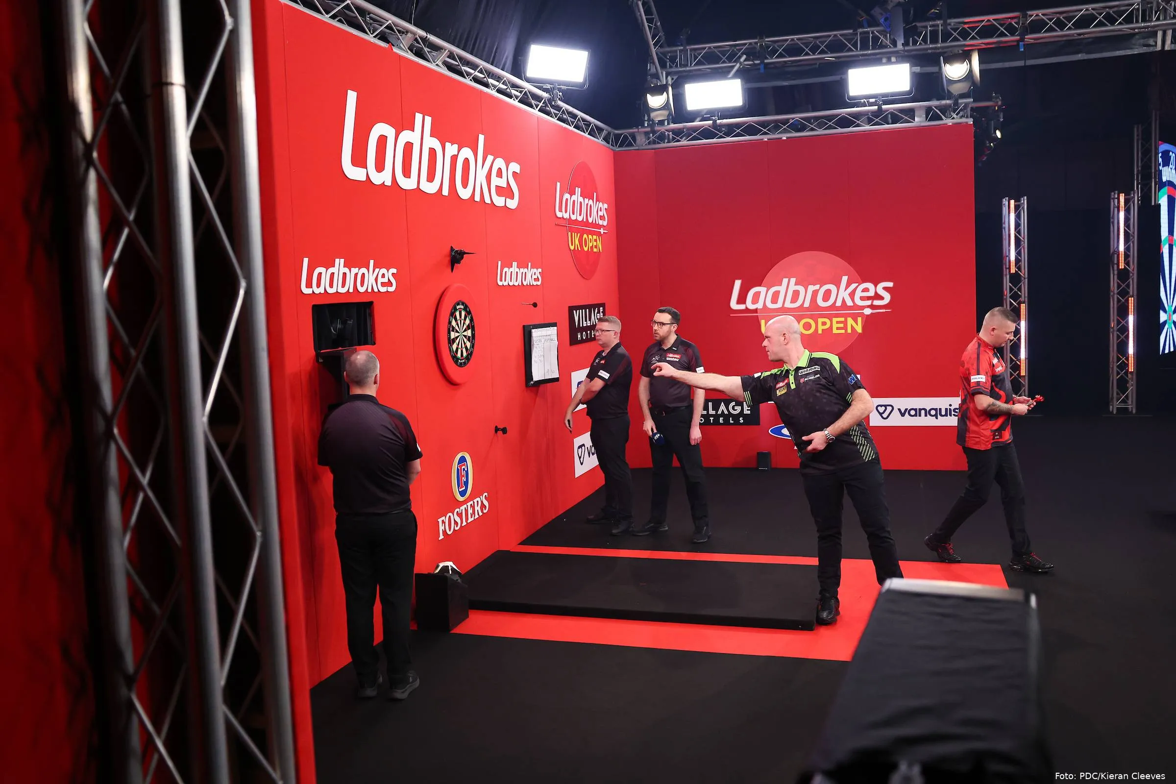 2026UKOpenR4_VanGerwen16