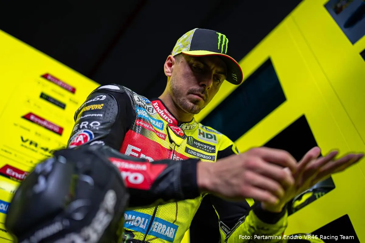 Fabio Di Giannantonio pilota VR46 MotoGP nel box a Buriram, Thailandia
