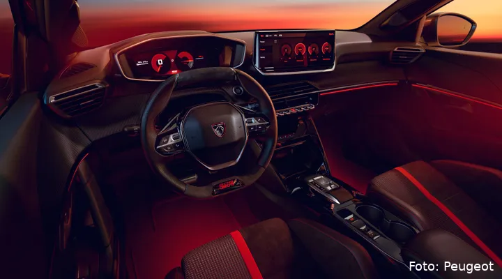 GI01_208-GTI_INTERIOR_DRIVER