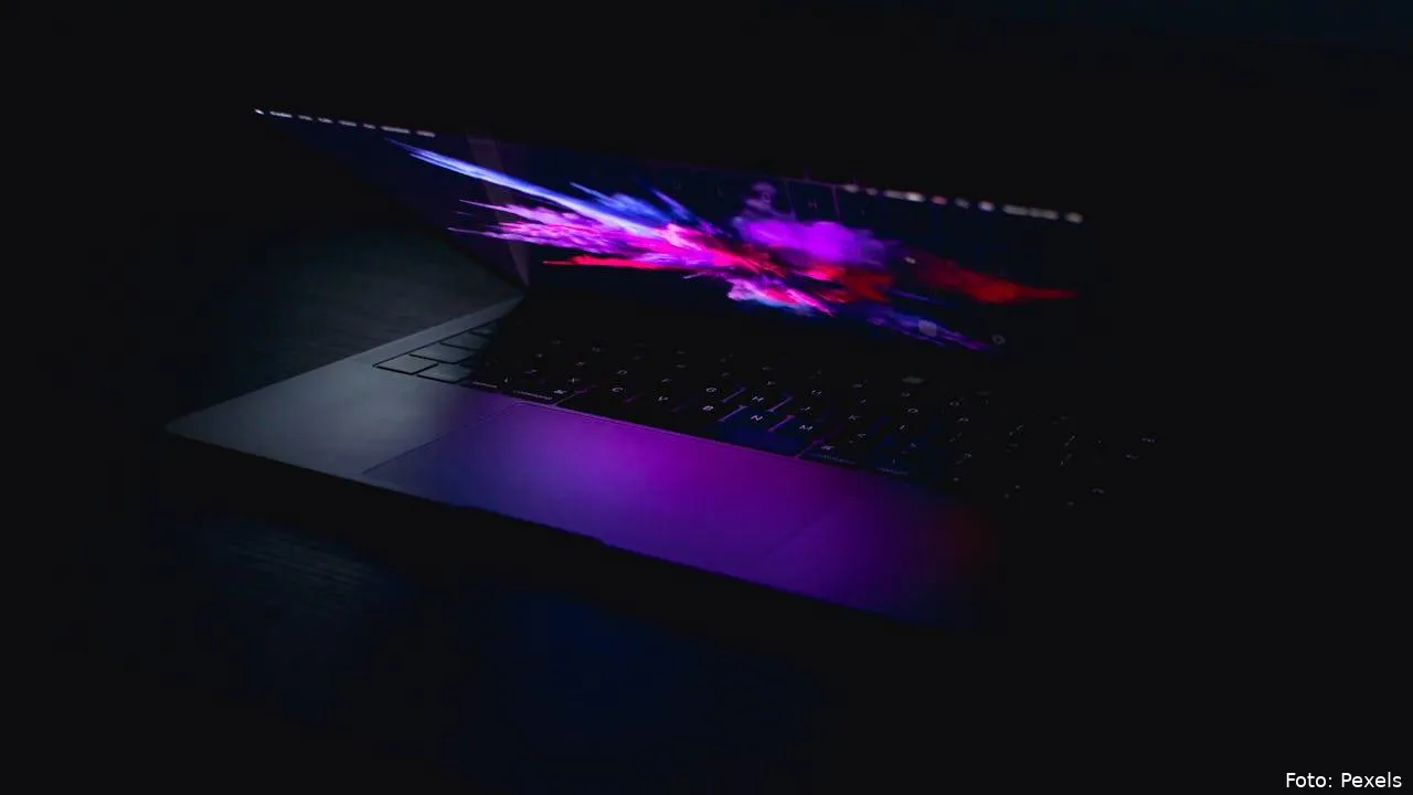 pexels-nickoloui-2473183