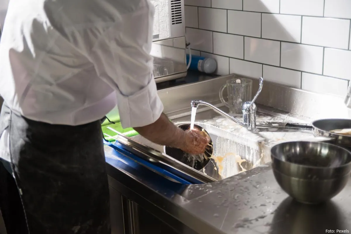 afwassen keuken poetsen