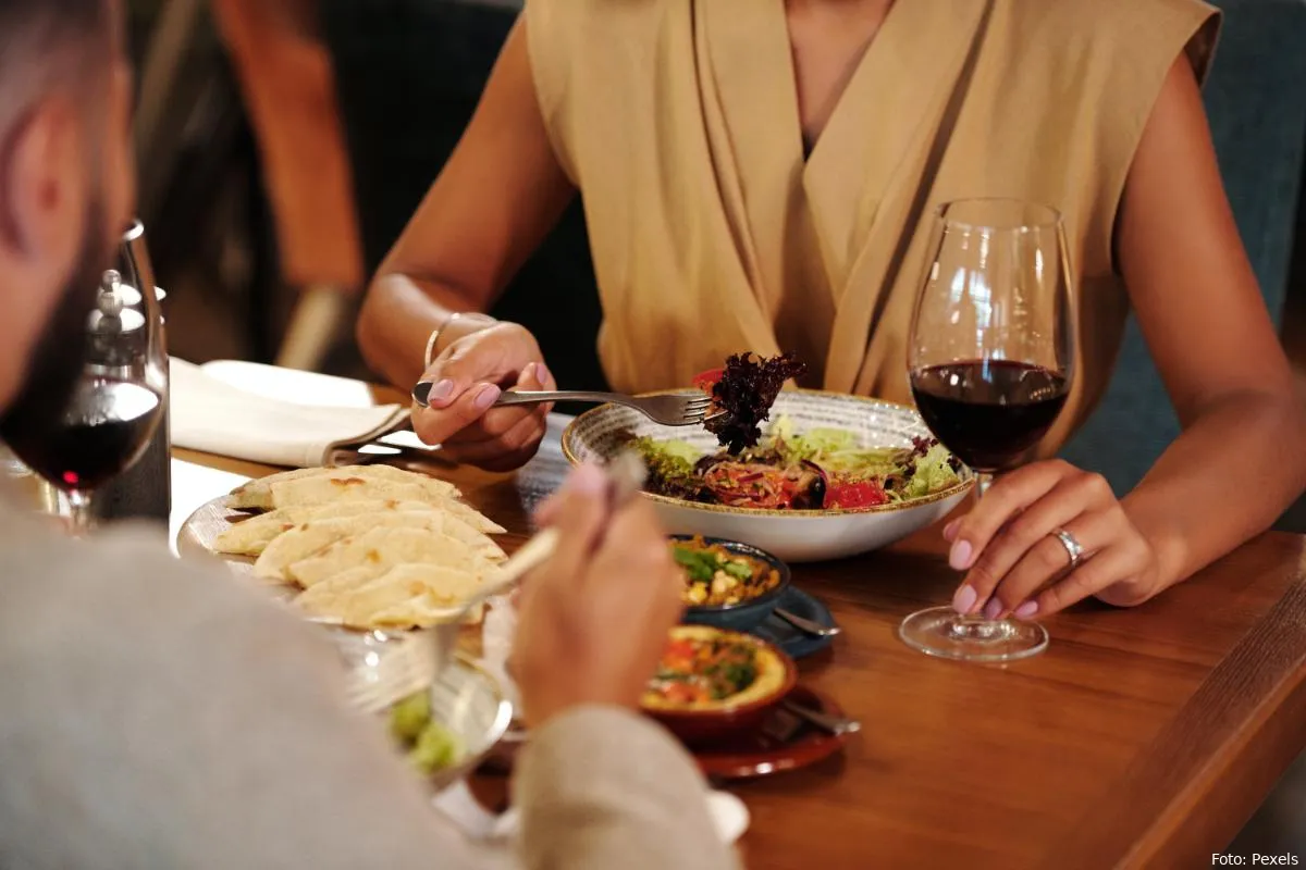 daten iets gaan eten gezellig samen zijn