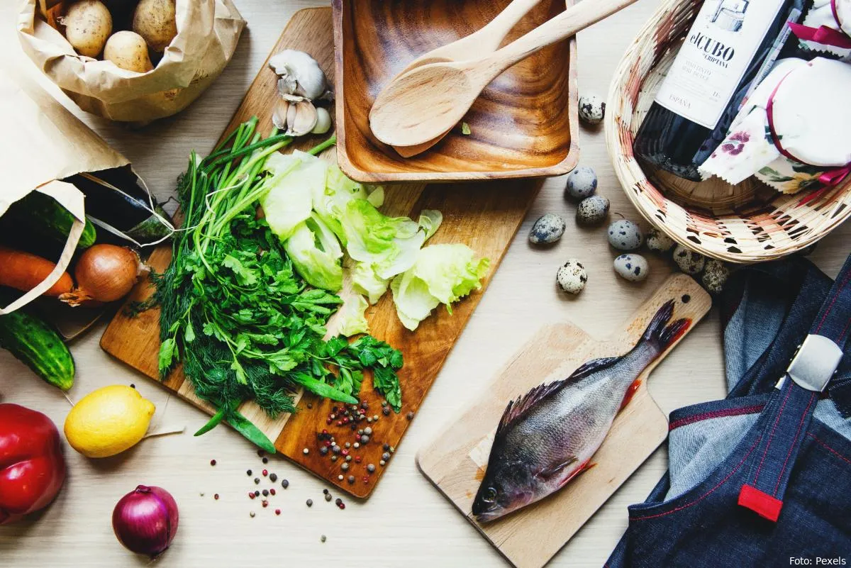 snijplank hout snijden eten reinigen voedsel