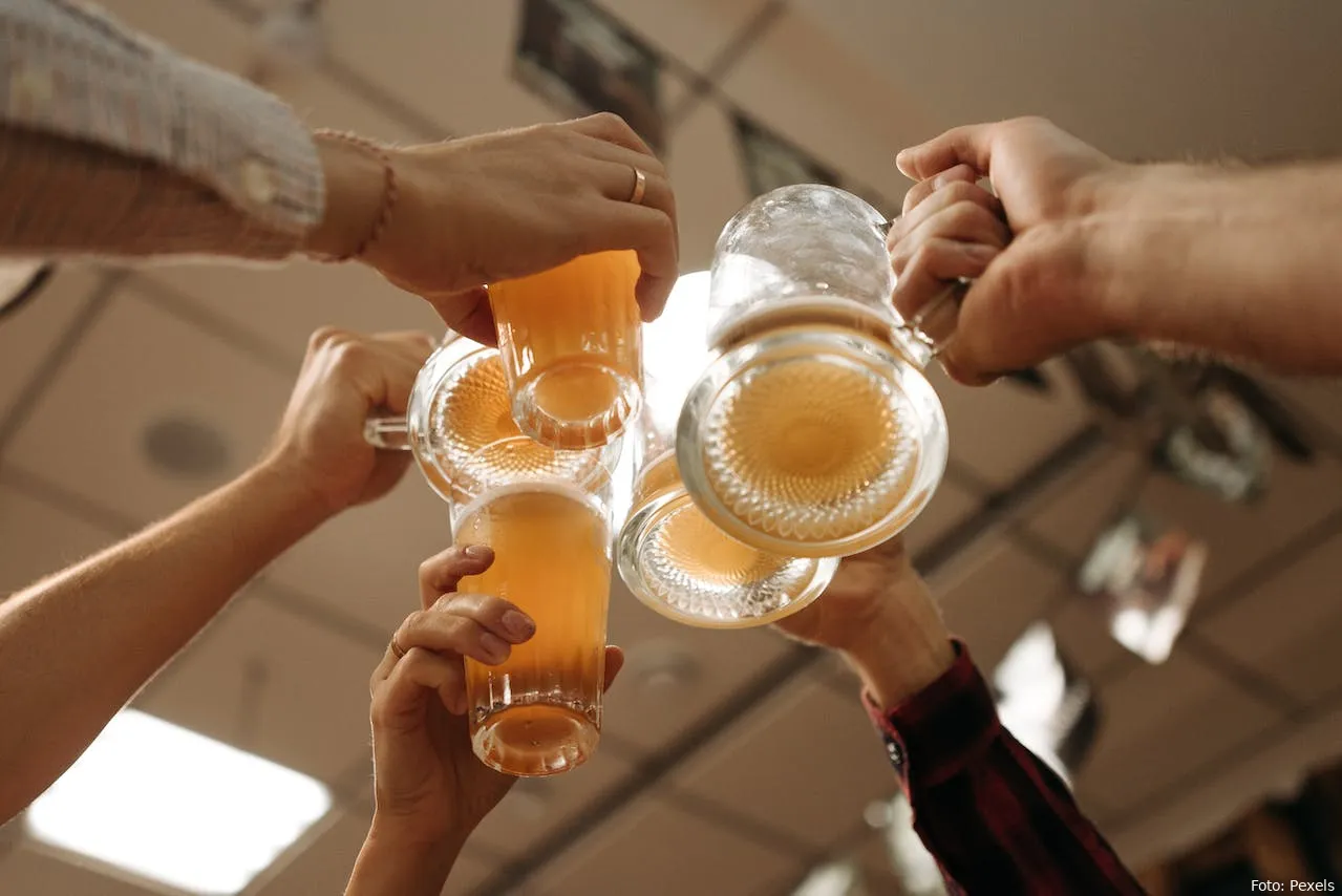 bier drinken gezellig alcoholvrij bier