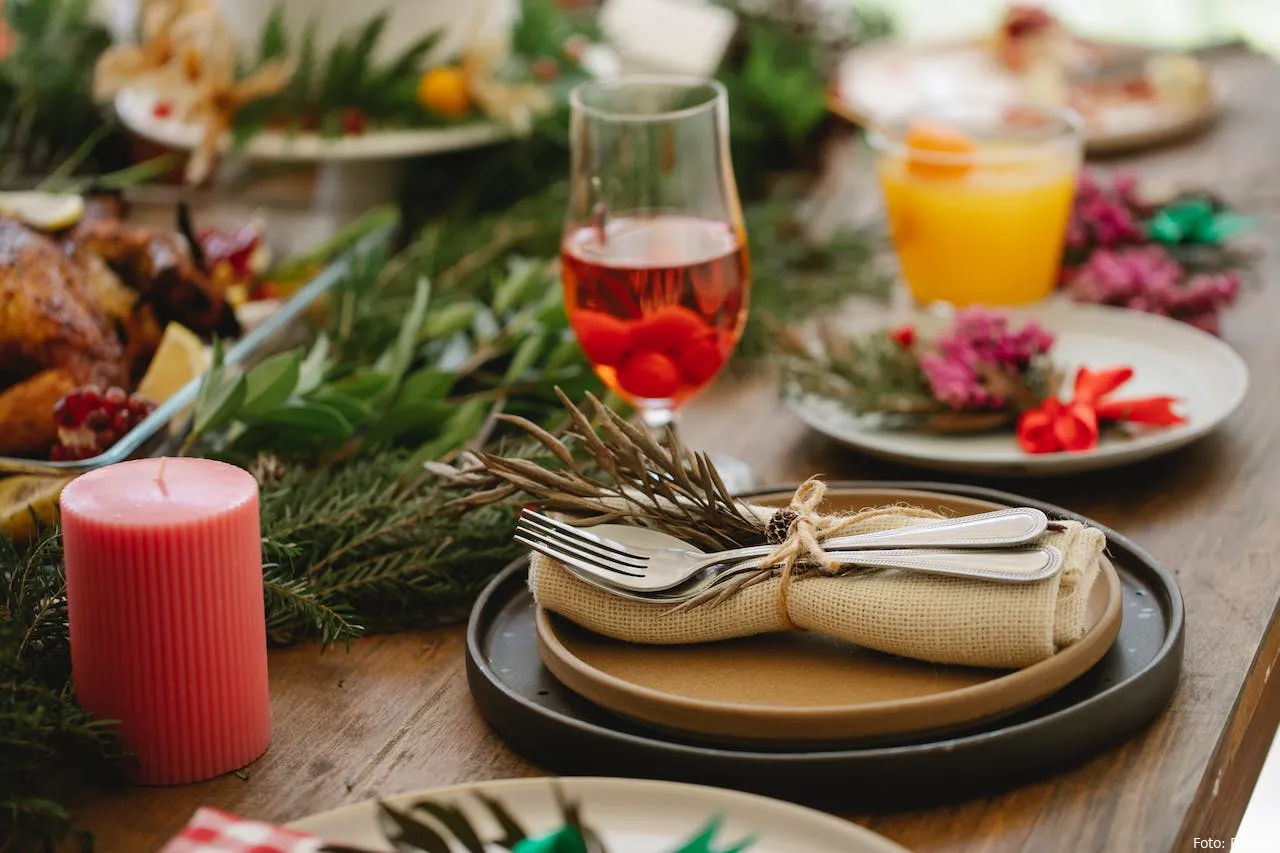 feestelijke tafel feest genieten gezelligheid