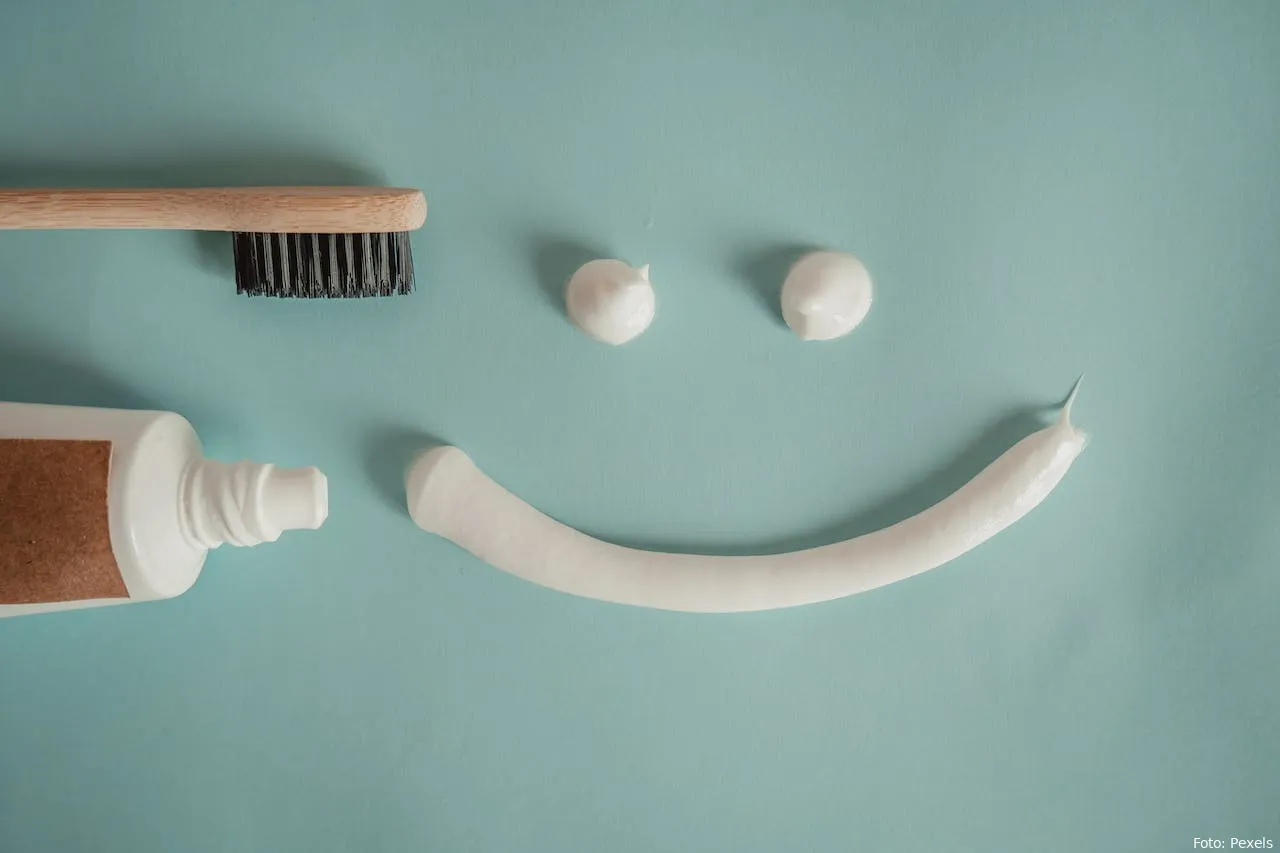 tandpasta huis en tuin tanden poetsen witter maken hygiene mondhygiene