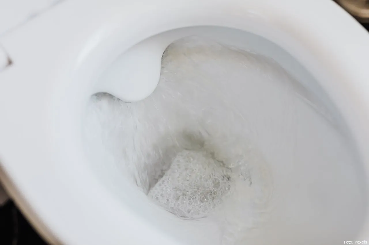 toilet water doortrekken