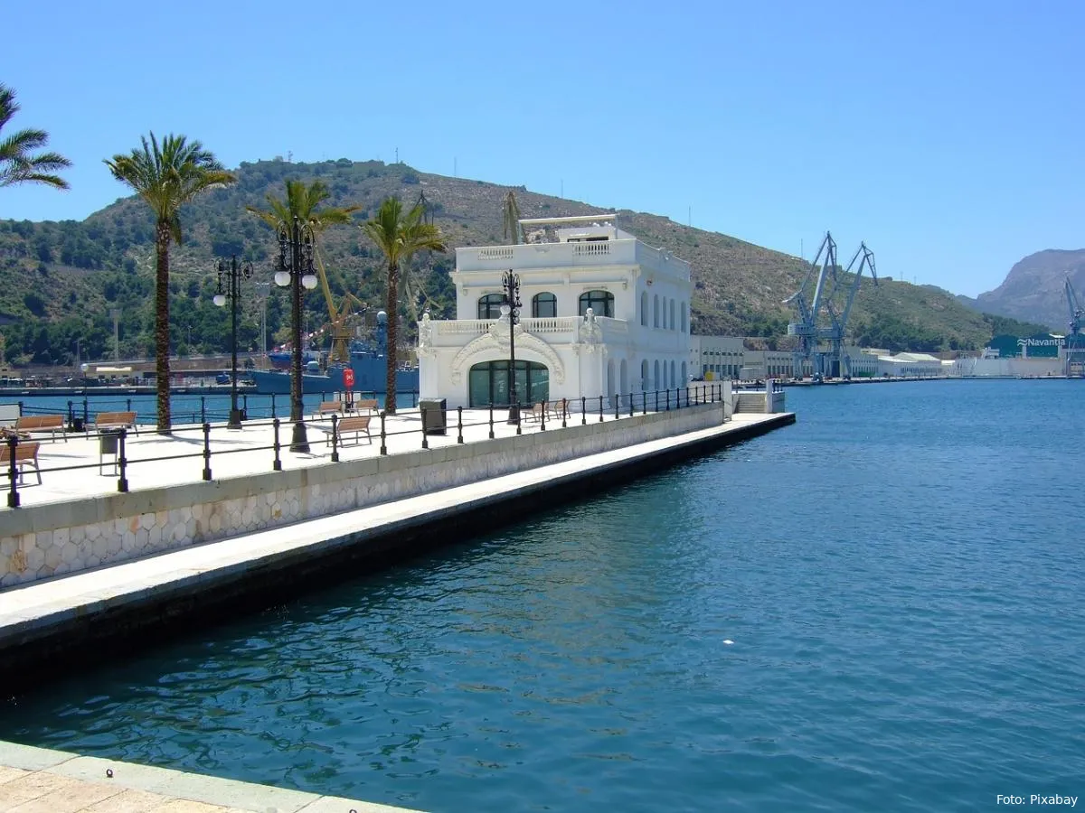 cartagena murcia spanje reizen palmbomen water