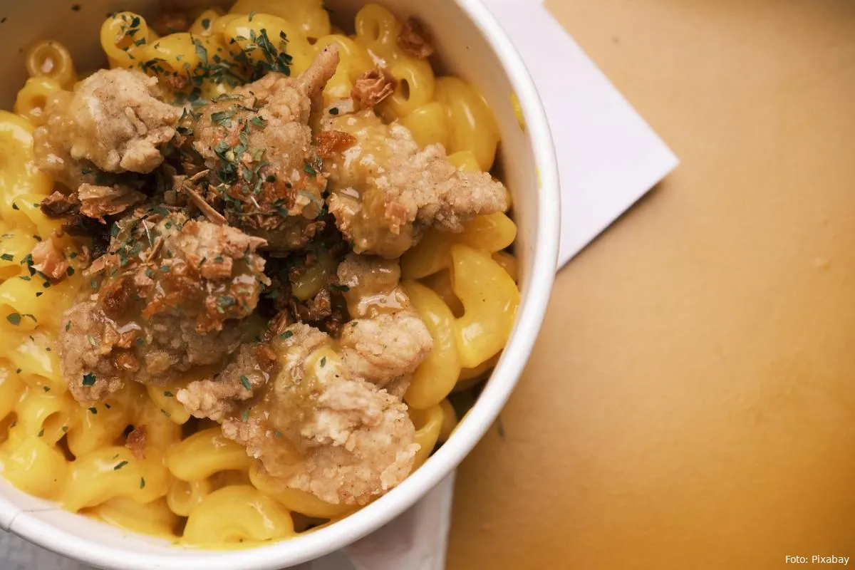 macaroni met kaassaus en balletjes recept eten warm gerecht