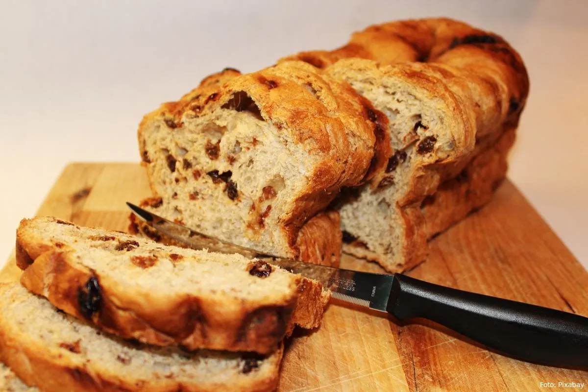 rozijnenbrood eten rozijnen