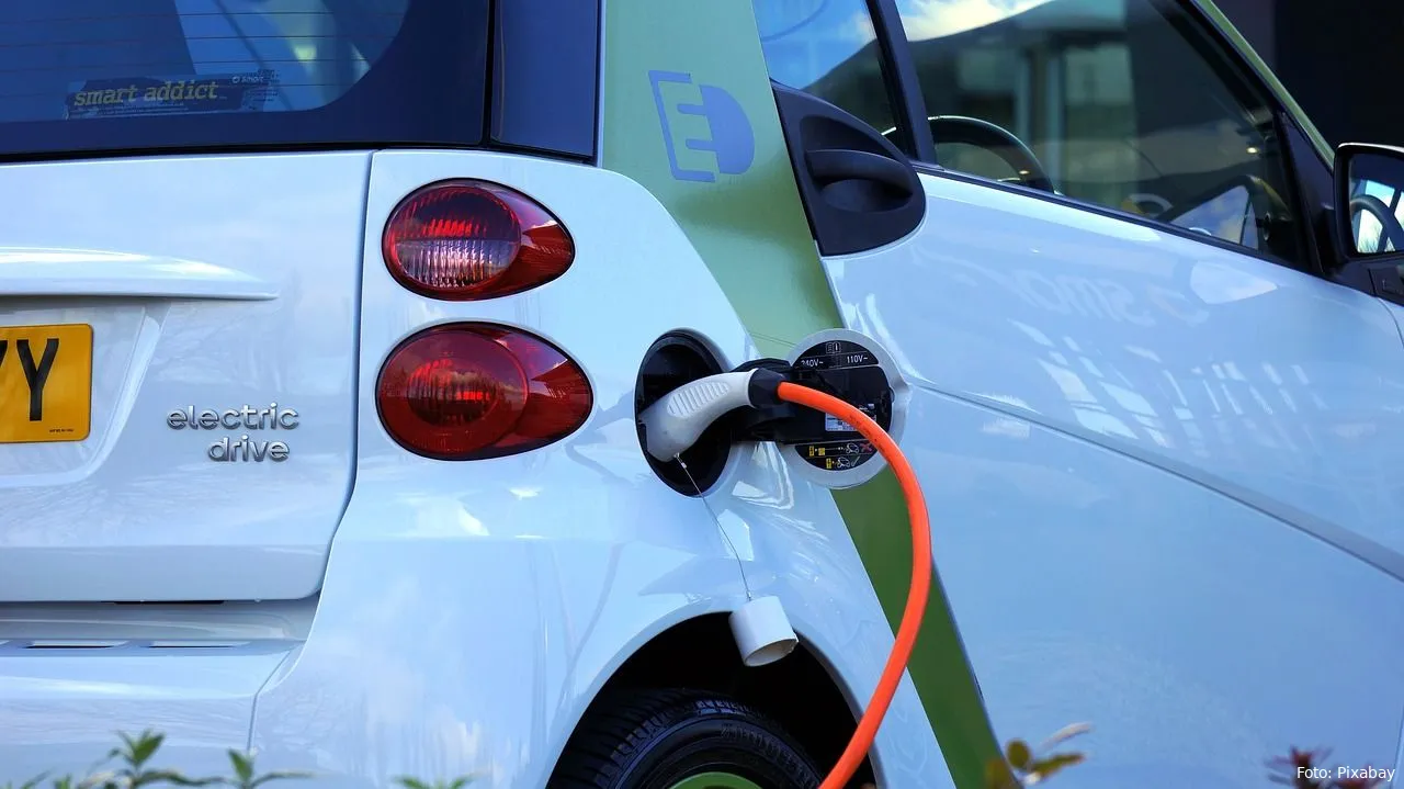 elektrische wagen auto opladen vrije tijd rijden autorijden