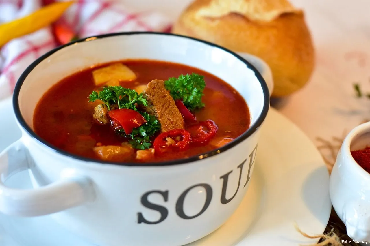 goulash soep soep eten