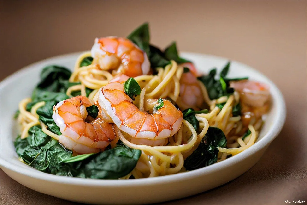 pasta eten recept scampi spinazie