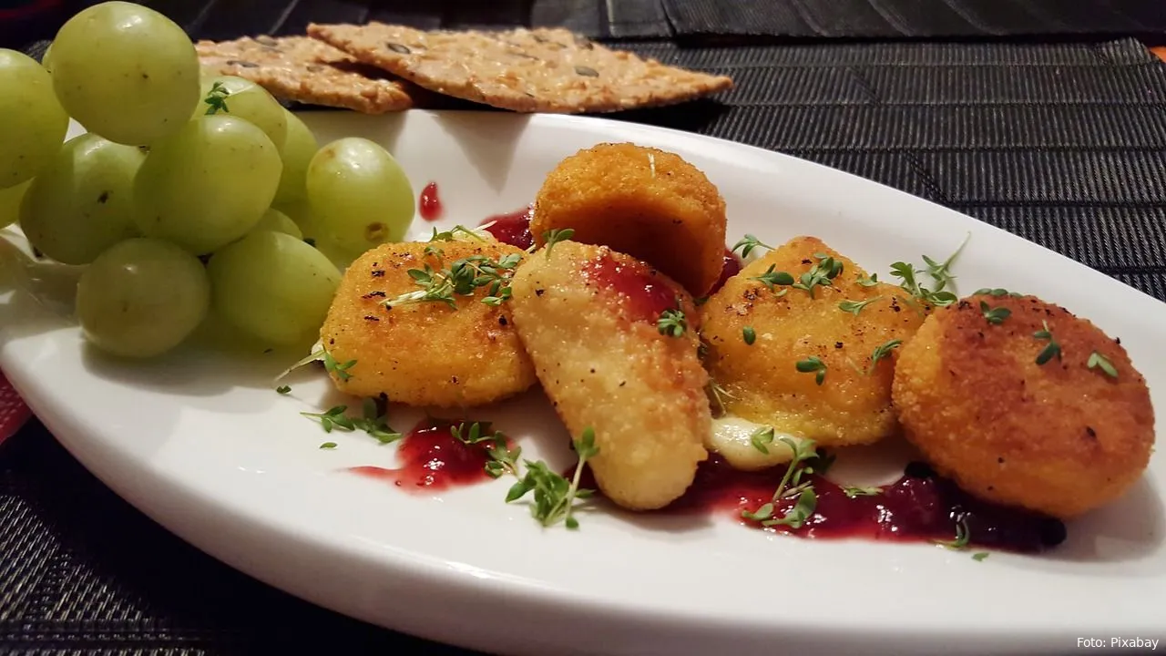 camenbert kaaskroketten met veenbessensaus recept eten kaas