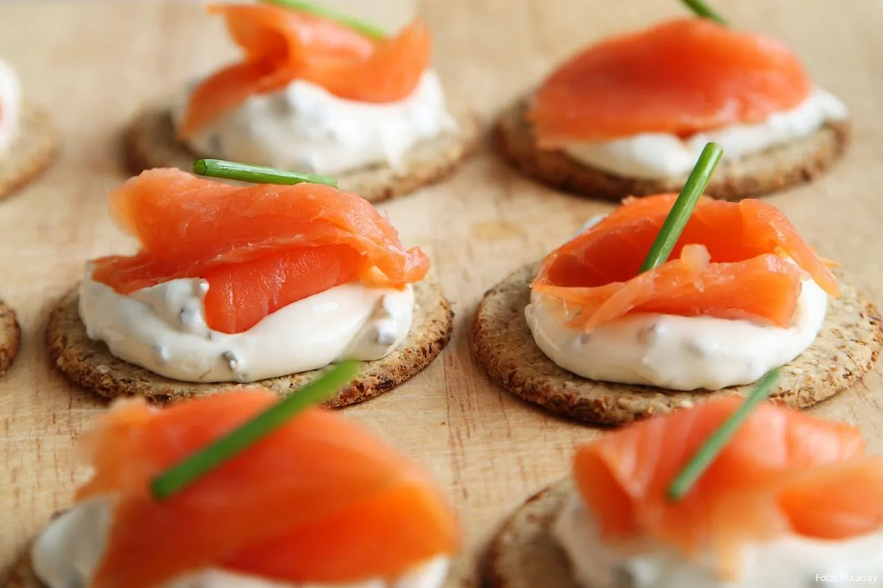 canape van zalm eten hapje eten zalm roomkaas