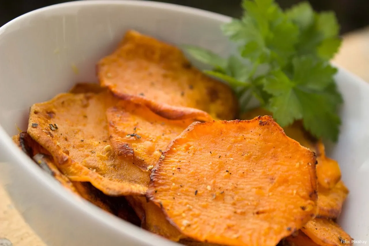 zoete aardappel chips eten recept