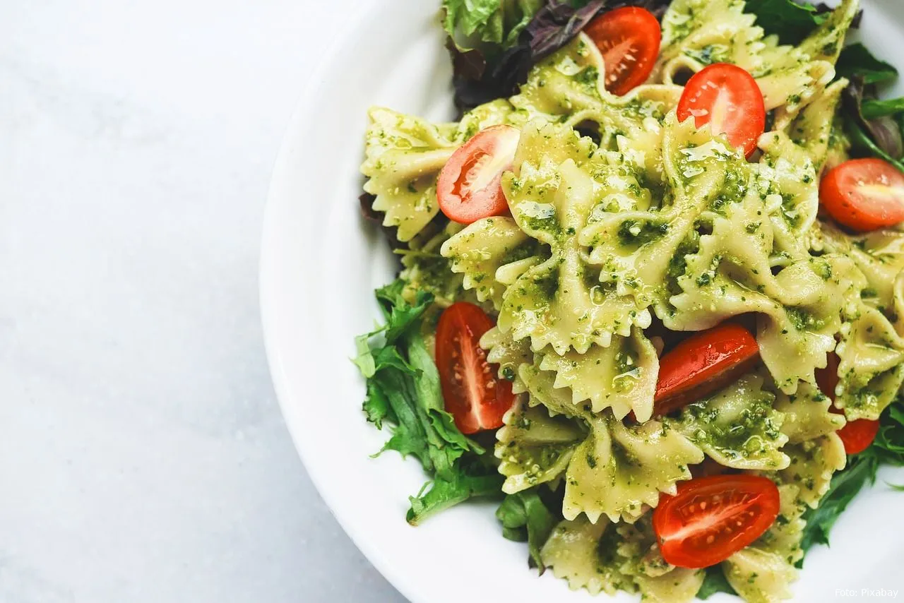 pasta pesto eten recept