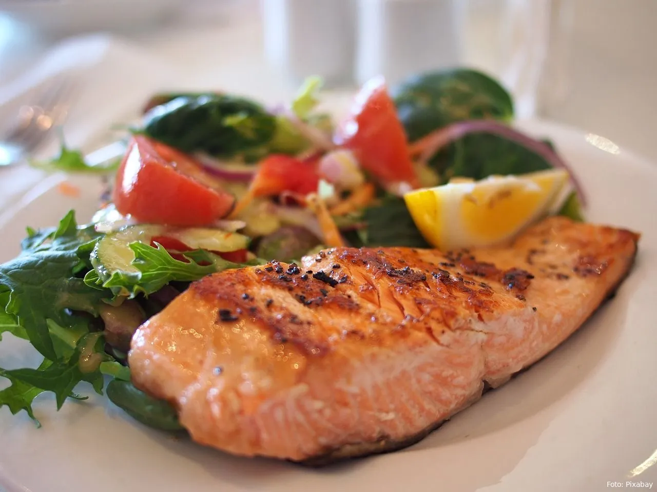 zalm gebakken en salade