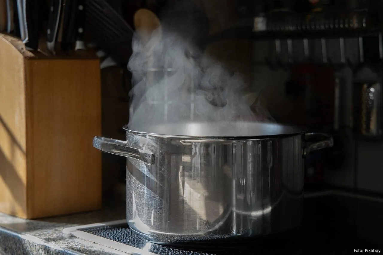 kookpot op vuur fornuis