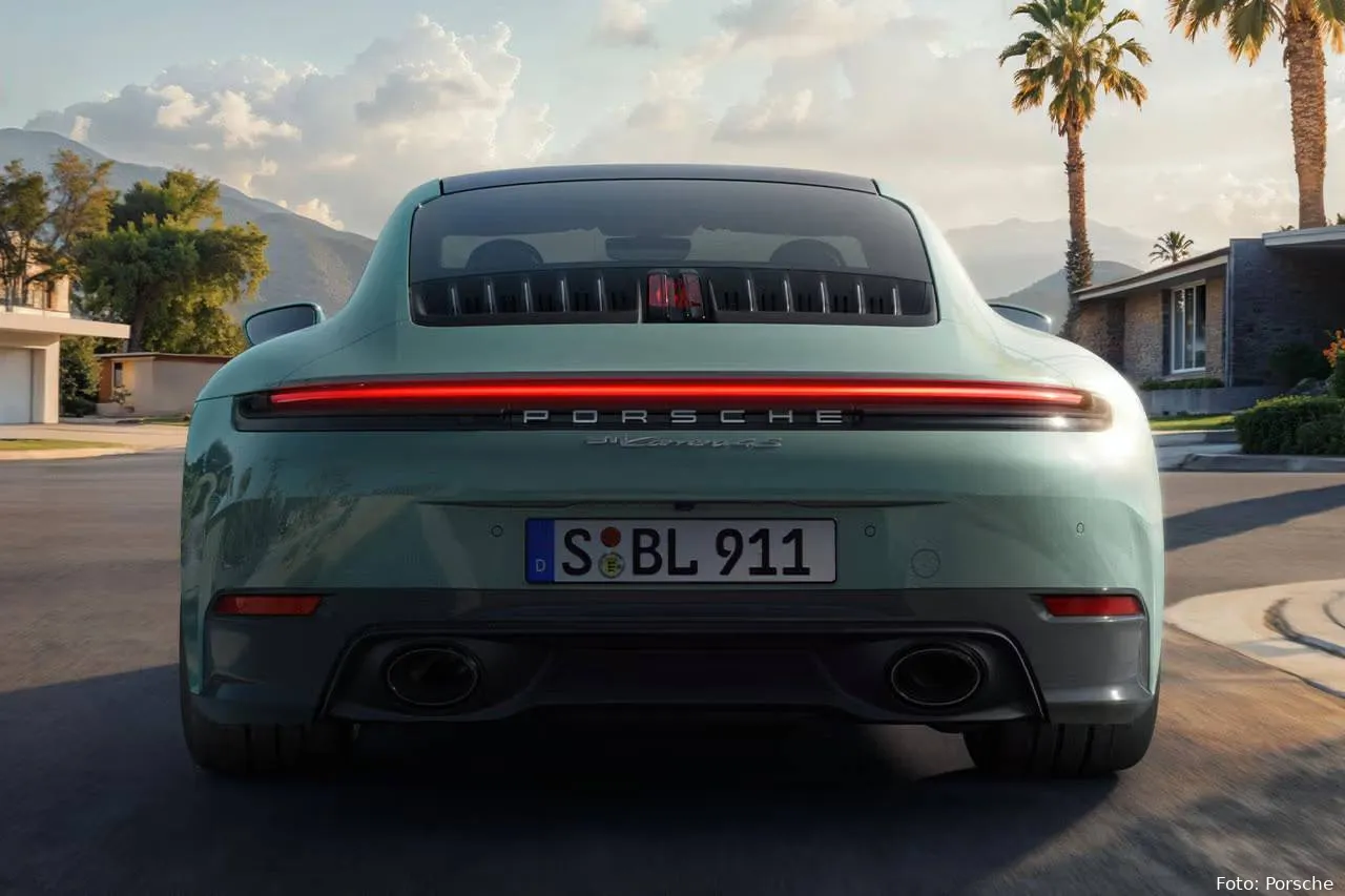 https hypebeastcom image 2025 07 02 porsche 911 all wheel drive carrera 4s release info 005jpg
