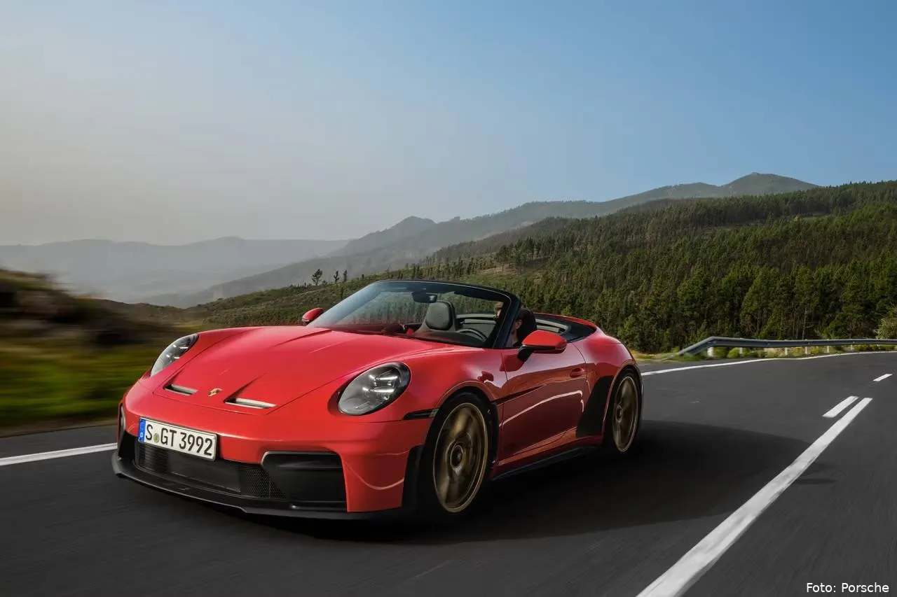 https___hypebeast.com_image_2026_04_14_porsche-911-gt3-sc-cabriolet-revealed-3