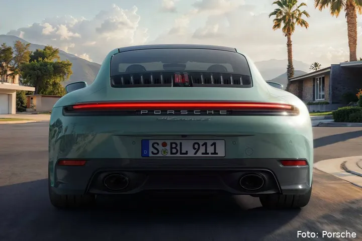 https hypebeastcom image 2025 07 02 porsche 911 all wheel drive carrera 4s release info 005jpg