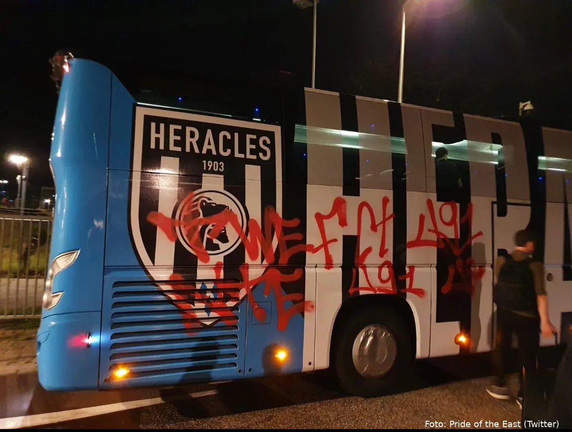heracles spelersbus graffit grolsch veste