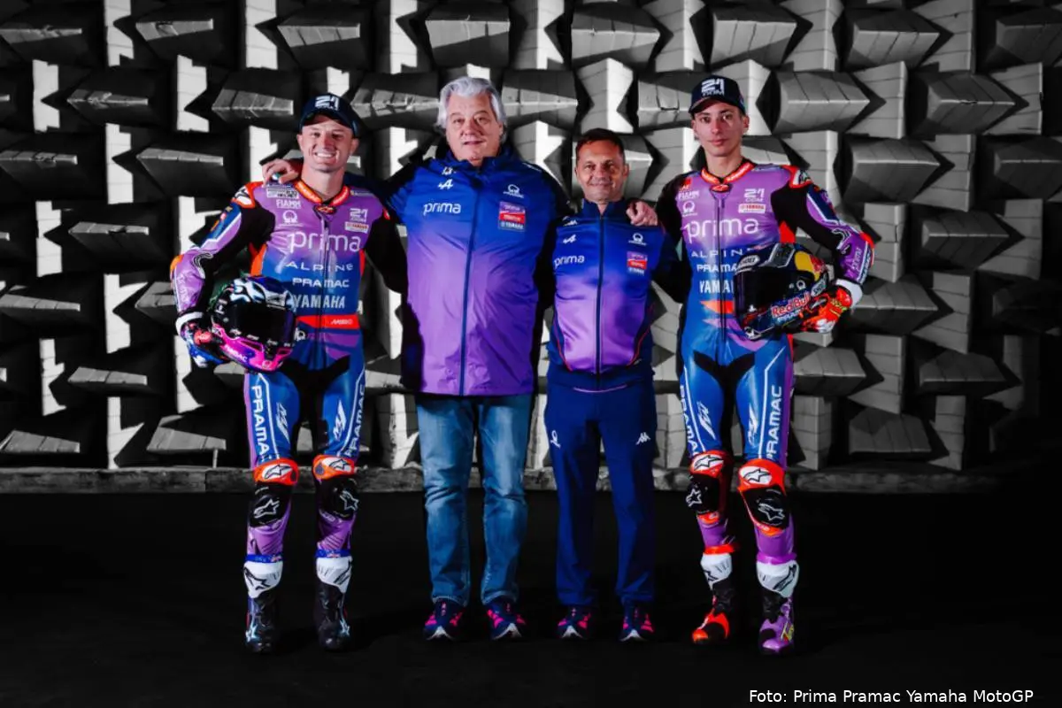 Team Prima Pramac Yamaha MotoGP schierato con Toprak Razgatlioglu, Gino Borsoi, Paolo Campinoti e Jack Miller