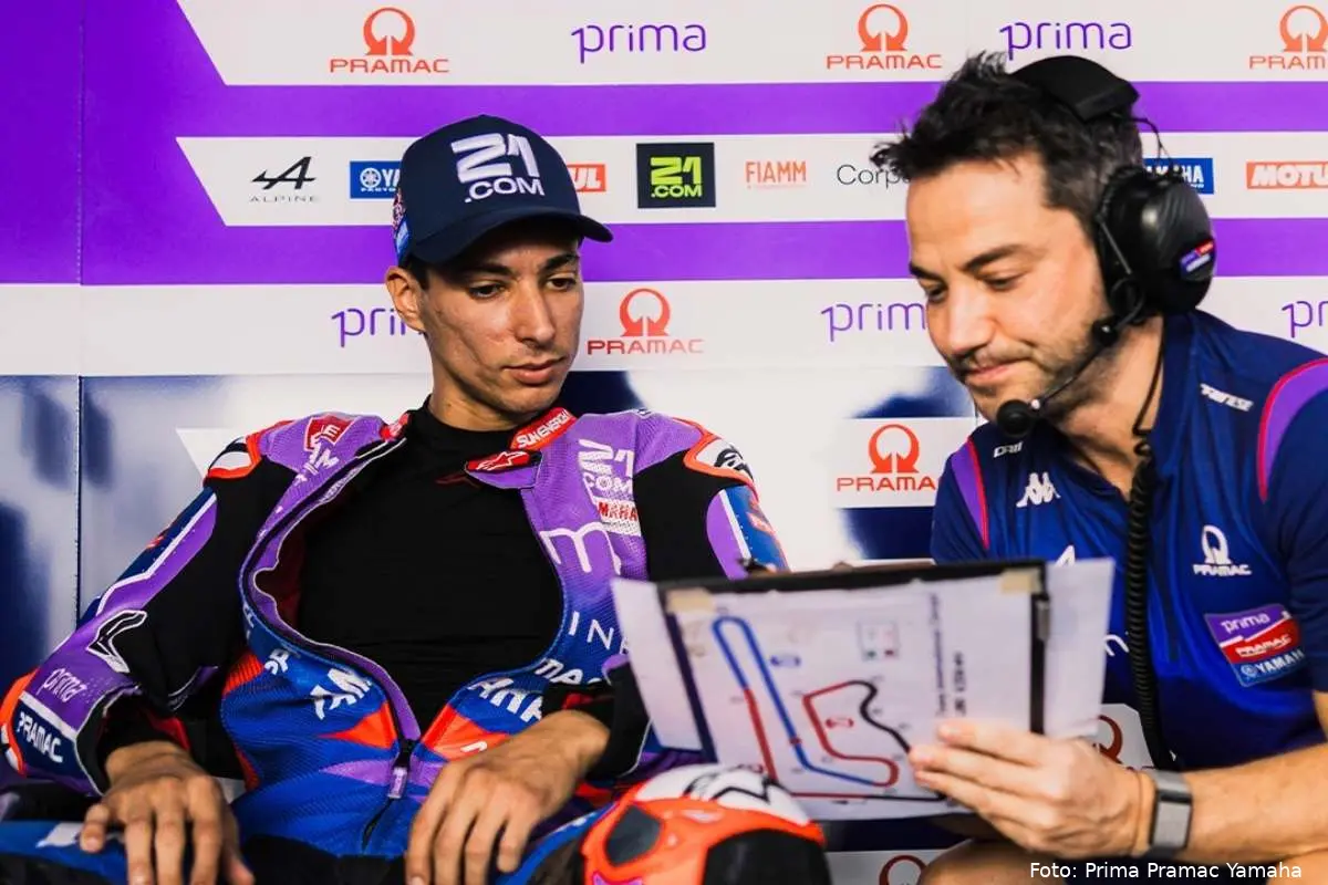 Toprak Razgatlioglu e Alberto Giribuola nel box Pramac MotoGP